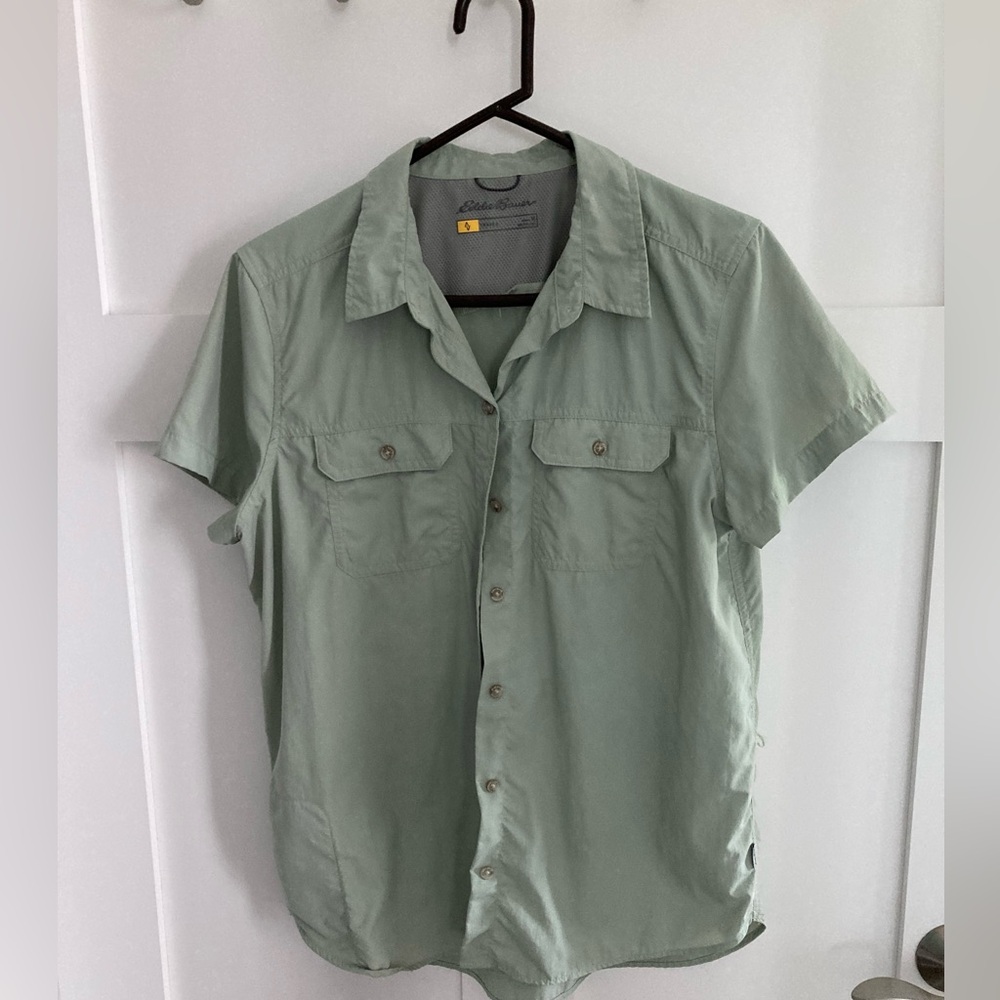 Eddie Bauer size Medium short-sleeved camp shirt with pockets. In green.